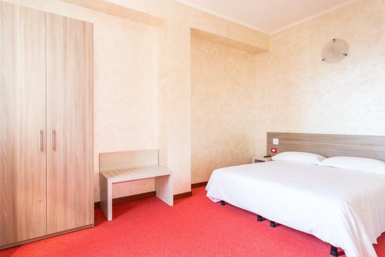 Hotel Italia Dormelletto Eksteriør bilde