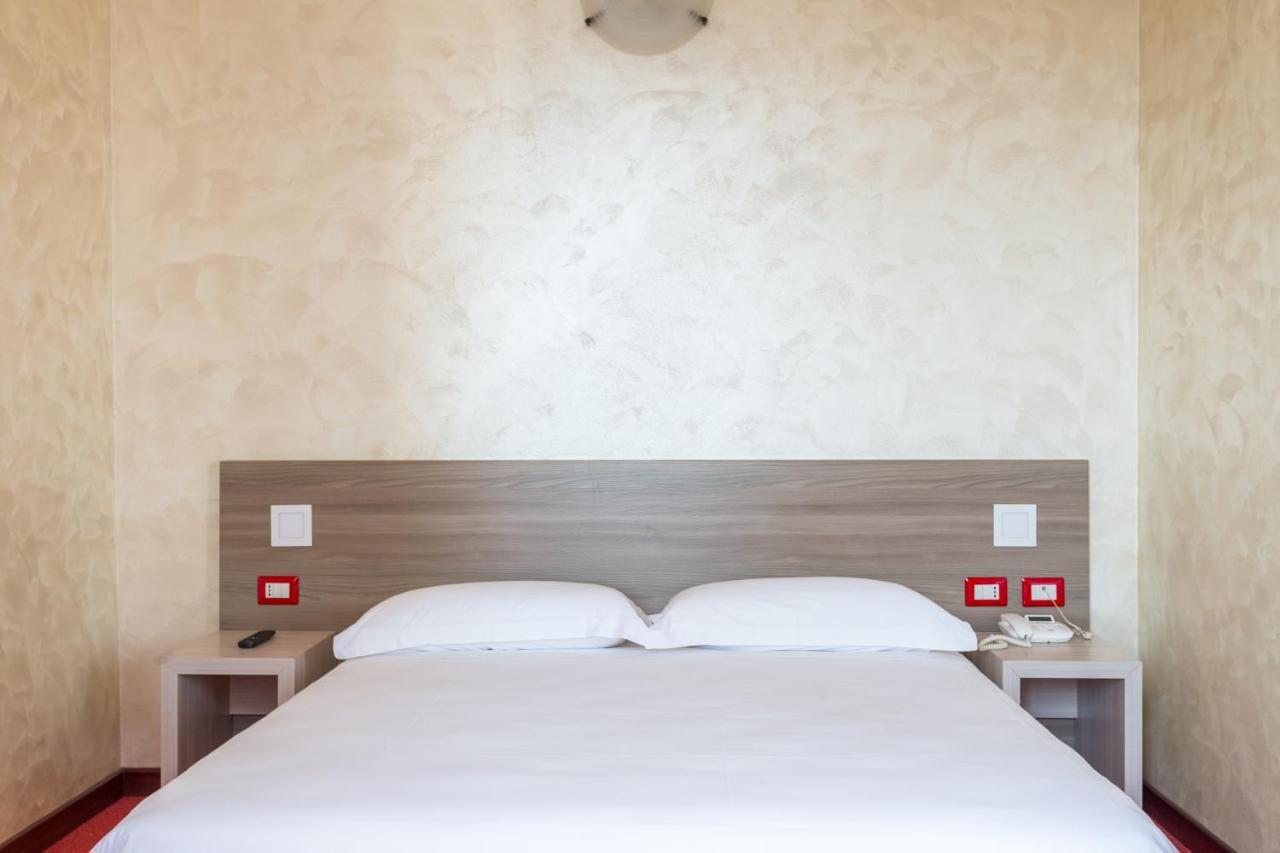 Hotel Italia Dormelletto Eksteriør bilde